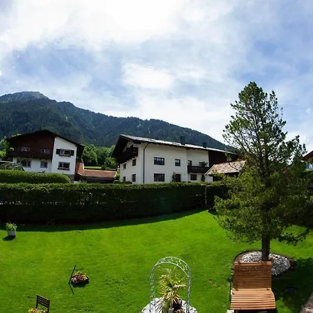 Schoene Aussicht Apartman *